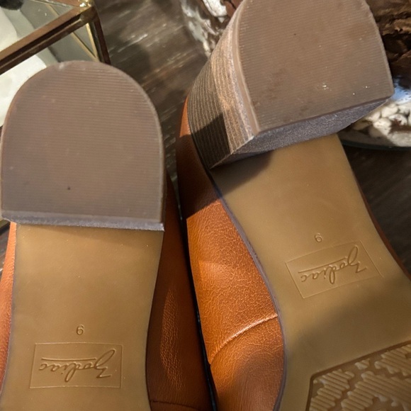 Zodiac Tan Leather Block Heels - Picture 3 of 3